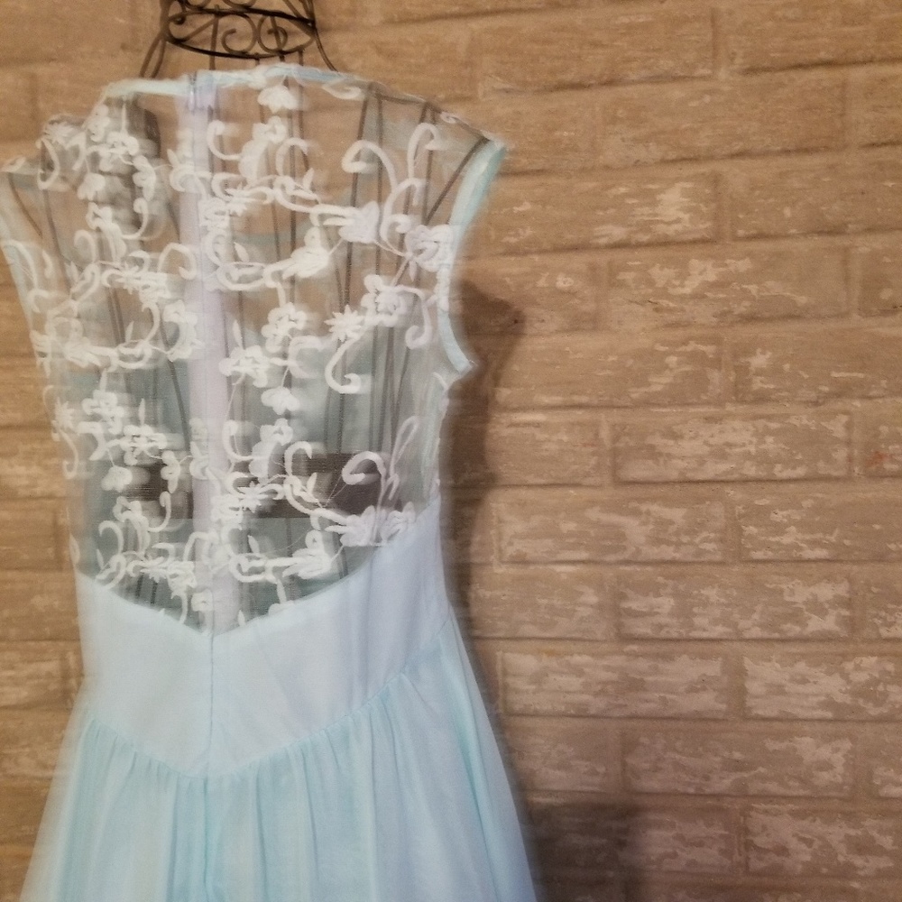 Absolutely Stunning evening gown - Picture 7 of 7